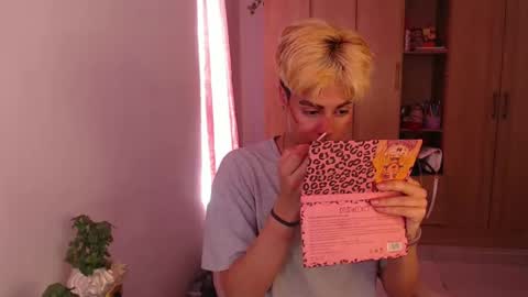 Snapshot of machissex chatting on 12/13/24, 05:10 machissex online show from 12/13/24, 05:10