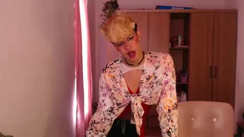 Snapshot of machissex chatting on 12/18/24, 05:42 machissex online show from 12/18/24, 05:42