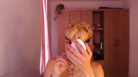 Snapshot of machissex chatting on 01/04/25, 03:17 machissex online show from 01/04/25, 03:17