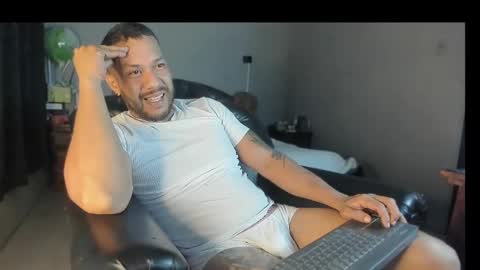 Snapshot of machohandsome chatting on 02/19/25, 08:44 Javier papichulo master how do you want online show from 02/19/25, 08:44