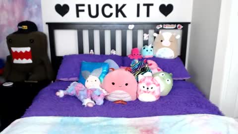 Mackenzie Wolfe online show from 03/08/25, 07:49