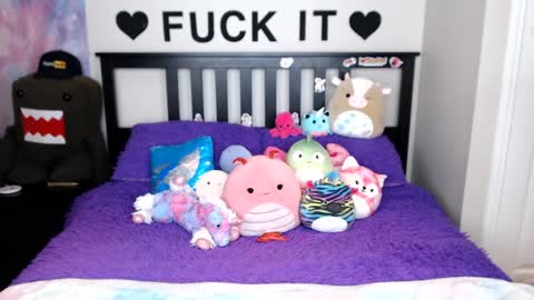 Mackenzie Wolfe online show from 10/13/25, 02:55