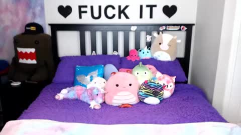 Mackenzie Wolfe online show from 10/18/25, 03:53