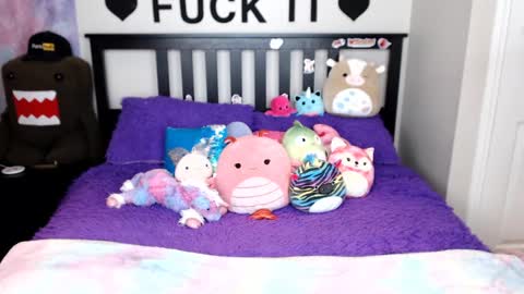 Mackenzie Wolfe online show from 11/21/25, 04:22