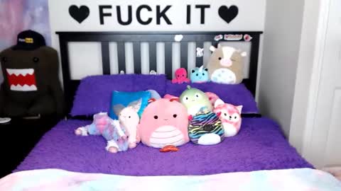 Mackenzie Wolfe online show from 11/25/25, 04:12