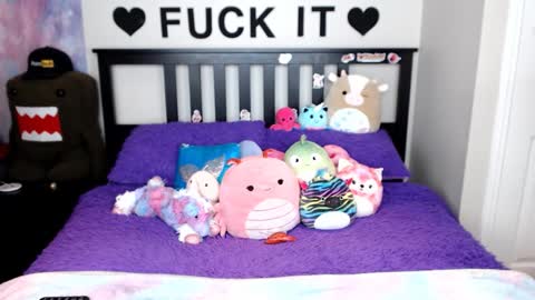 Mackenzie Wolfe online show from 12/01/25, 05:34