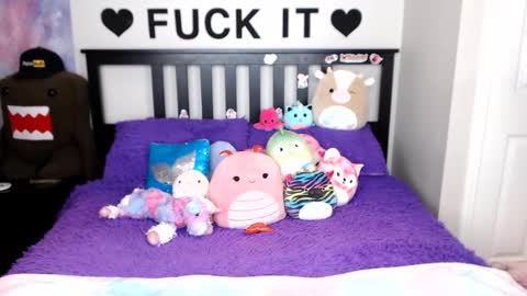 Mackenzie Wolfe online show from 12/21/25, 05:03