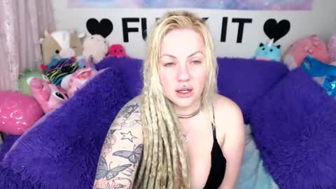 Mackenzie Wolfe online show from 07/21/26, 05:10