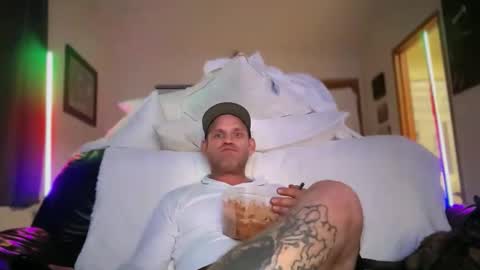 Snapshot of mackincaliallday chatting on 10/27/25, 10:08 MackinCaliAllDay online show from 10/27/25, 10:08