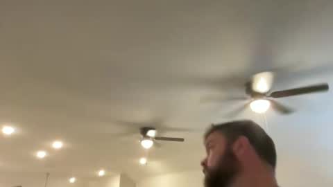 Snapshot of macrackin33 chatting on 11/18/25, 12:38 macrackin33 online show from 11/18/25, 12:38