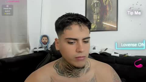 Snapshot of mad_maxxx1 chatting on 11/23/25, 01:44 max online show from 11/23/25, 01:44