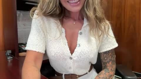 Snapshot of madame_andi chatting on 07/08/26, 11:58 madame_andi online show from 07/08/26, 11:58