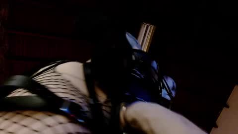 Snapshot of madame_ibby chatting on 11/13/25, 01:43 madame ibby online show from 11/13/25, 01:43