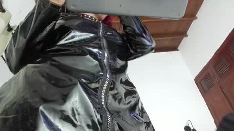 Snapshot of madame_ibby chatting on 11/19/25, 12:32 madame ibby online show from 11/19/25, 12:32