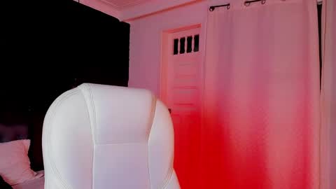 Snapshot of madame_lilith chatting on 09/28/25, 11:15 madame lilith online show from 09/28/25, 11:15