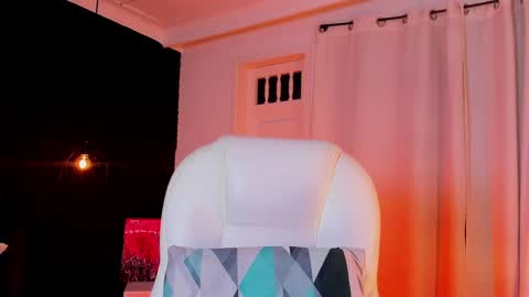 Snapshot of madame_lilith chatting on 10/08/25, 11:19 madame lilith online show from 10/08/25, 11:19