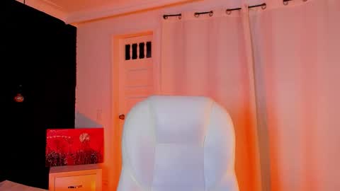 Snapshot of madame_lilith chatting on 10/17/25, 11:24 madame lilith online show from 10/17/25, 11:24