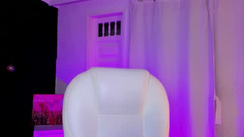 Snapshot of madame_lilith chatting on 11/07/25, 11:43 madame lilith online show from 11/07/25, 11:43