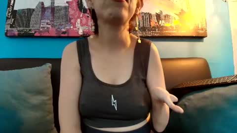 Snapshot of madame_mature1 chatting on 06/25/26, 03:38 Madame online show from 06/25/26, 03:38