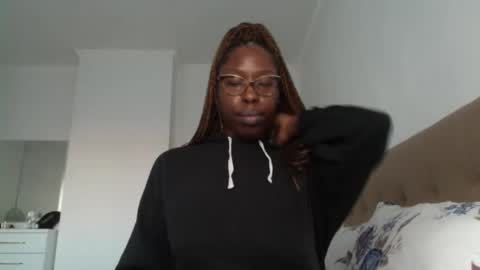 Snapshot of madamindigo chatting on 12/21/24, 02:37 YourMadamIndigo online show from 12/21/24, 02:37