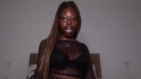 Snapshot of madamindigo chatting on 01/04/25, 05:05 YourMadamIndigo online show from 01/04/25, 05:05