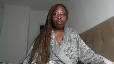 Snapshot of madamindigo chatting on 02/01/25, 04:11 YourMadamIndigo online show from 02/01/25, 04:11