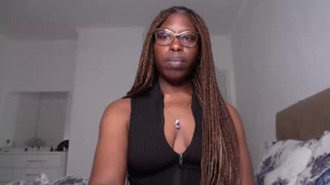 Snapshot of madamindigo chatting on 02/17/25, 07:10 YourMadamIndigo online show from 02/17/25, 07:10