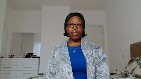 Snapshot of madamindigo chatting on 12/18/25, 02:12 YourMadamIndigo online show from 12/18/25, 02:12