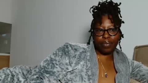 Snapshot of madamindigo chatting on 01/08/26, 05:54 YourMadamIndigo online show from 01/08/26, 05:54