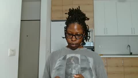 Snapshot of madamindigo chatting on 01/14/26, 11:16 YourMadamIndigo online show from 01/14/26, 11:16