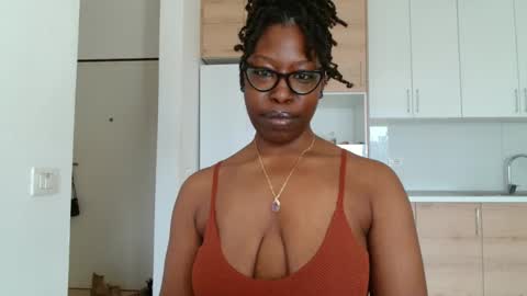 Snapshot of madamindigo chatting on 01/16/26, 11:14 YourMadamIndigo online show from 01/16/26, 11:14