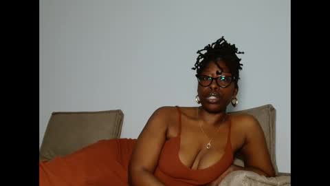 Snapshot of madamindigo chatting on 02/08/26, 07:28 YourMadamIndigo online show from 02/08/26, 07:28