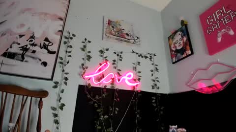 Snapshot of maddi_avalon chatting on 02/13/25, 07:03 Maddi Avalon online show from 02/13/25, 07:03