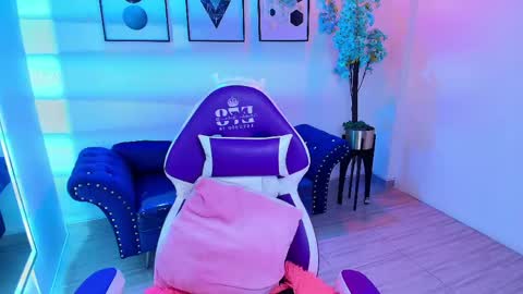 maddie_t18 online show from 05/23/26, 11:36