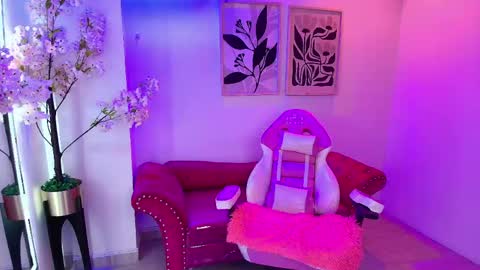 maddie_t18 online show from 06/01/26, 11:45