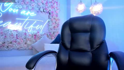 Snapshot of maddisonlowe chatting on 11/13/25, 04:33 Maddison online show from 11/13/25, 04:33