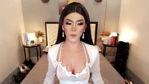 Snapshot of maddisonwil chatting on 09/24/25, 12:03 M A D D Y online show from 09/24/25, 12:03