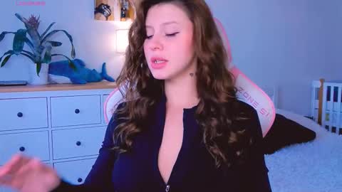 Snapshot of made_by_heaven chatting on 09/19/25, 08:49 Rada online show from 09/19/25, 08:49