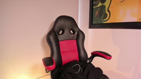 Madelaine  online show from 11/11/25, 02:50