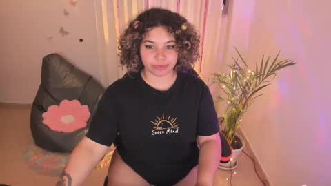 Snapshot of madelaine_taylor chatting on 02/25/25, 05:15 madelaine_taylor online show from 02/25/25, 05:15