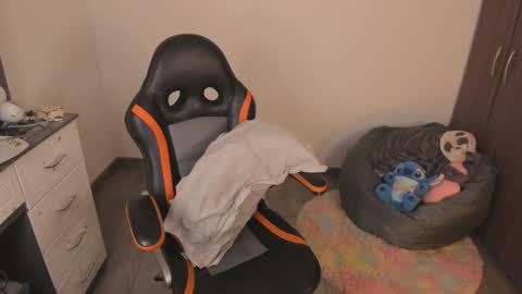 Snapshot of madelaine_taylor chatting on 09/30/25, 05:51 madelaine_taylor online show from 09/30/25, 05:51