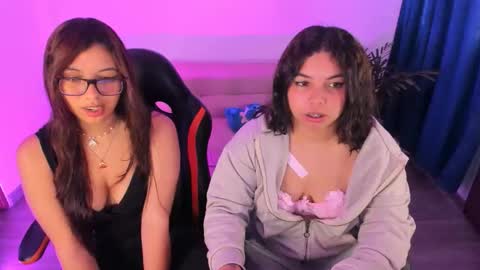 Snapshot of madelaine_taylor chatting on 11/15/25, 04:25 madelaine_taylor online show from 11/15/25, 04:25