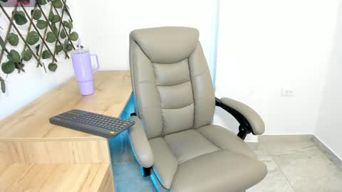 Madeleine  online show from 04/25/26, 12:46