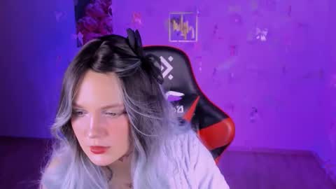 Snapshot of madeline_doll chatting on 11/25/25, 09:37 Madeline online show from 11/25/25, 09:37