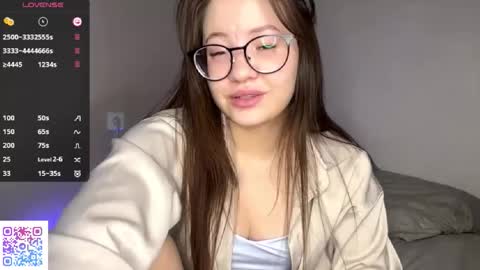 Snapshot of madelinemaylove chatting on 03/23/26, 02:54 Yoko online show from 03/23/26, 02:54