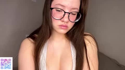 Snapshot of madelinemaylove chatting on 03/26/26, 04:12 Yoko online show from 03/26/26, 04:12