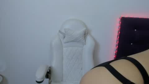 madelinesquit online show from 05/17/26, 07:10