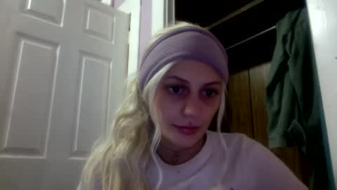 Snapshot of madelinevalentine chatting on 09/11/25, 02:00 madeline online show from 09/11/25, 02:00
