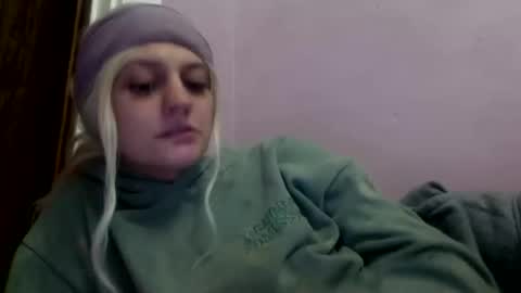 Snapshot of madelinevalentine chatting on 09/13/25, 11:43 madeline online show from 09/13/25, 11:43