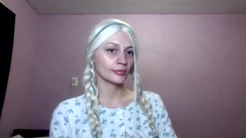 Snapshot of madelinevalentine chatting on 09/14/25, 03:38 madeline online show from 09/14/25, 03:38
